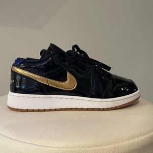 Jordan 1 Low (GS) Black Metallic - Size 6.5Y